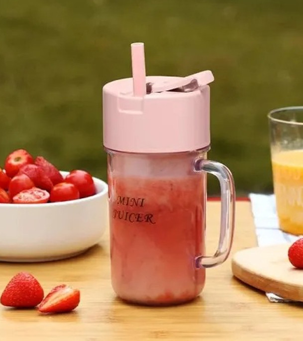 Utilize this electric juicer